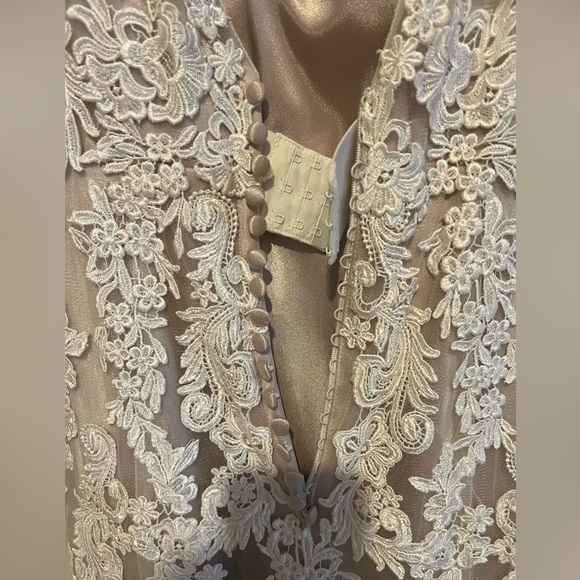 Maggie Sottero Lucinda wedding gown size 6 - Picture 5 of 9